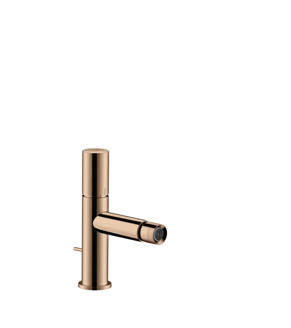 Einhebel-Bidetmischer in Polished Red Gold von AXOR mit einem seitlichen Hebel für Temperatur- und Durchflussregelung sowie einer Zugstangen-Ablaufgarnitur.